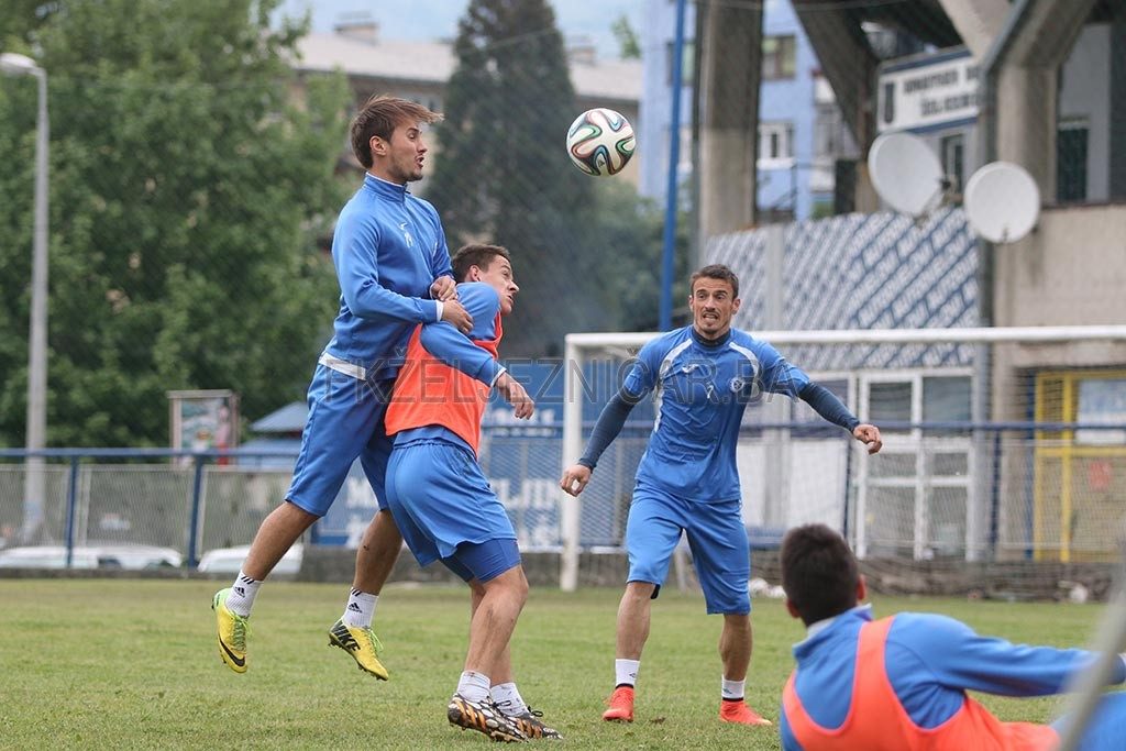 FOTO/VIDEO: Fudbaleri u zanimljivoj utakmici remizirali, tri gola Bajića
