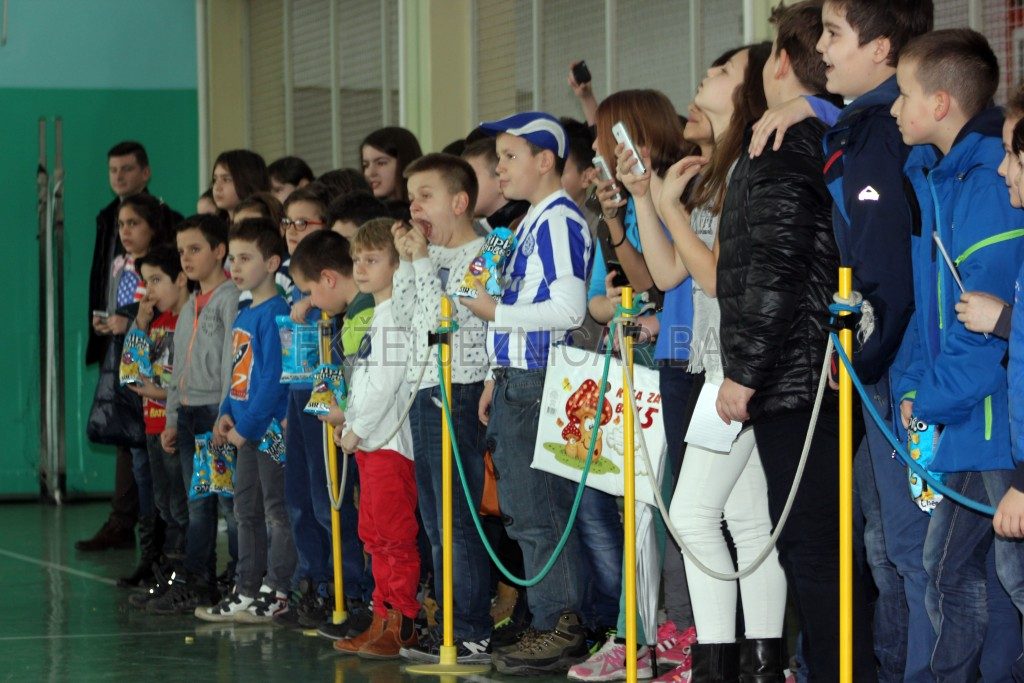 FOTO / VIDEO: Sjajno druženje Plavih u Osnovnoj školi Grbavica II