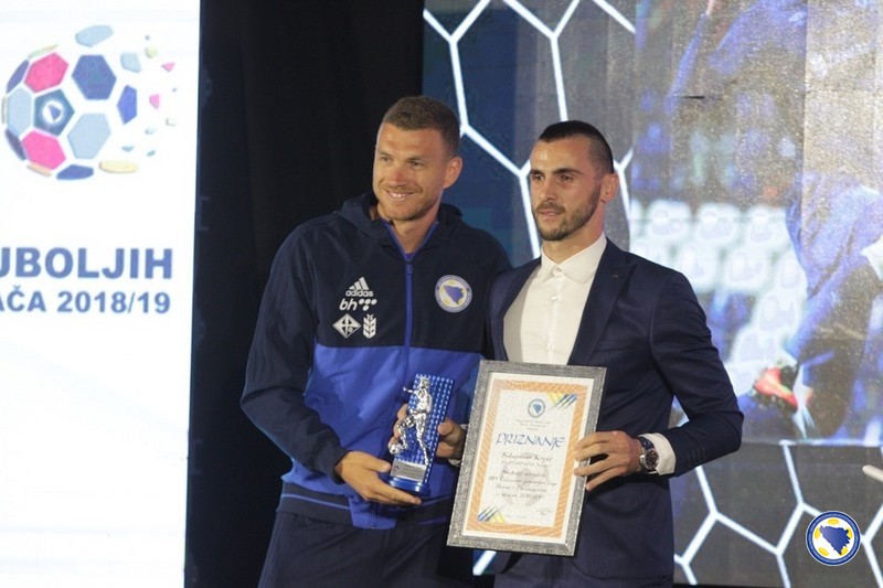 FOTO: Sulejman Krpić preuzeo nagradu za najboljeg strijelca Premijer lige
