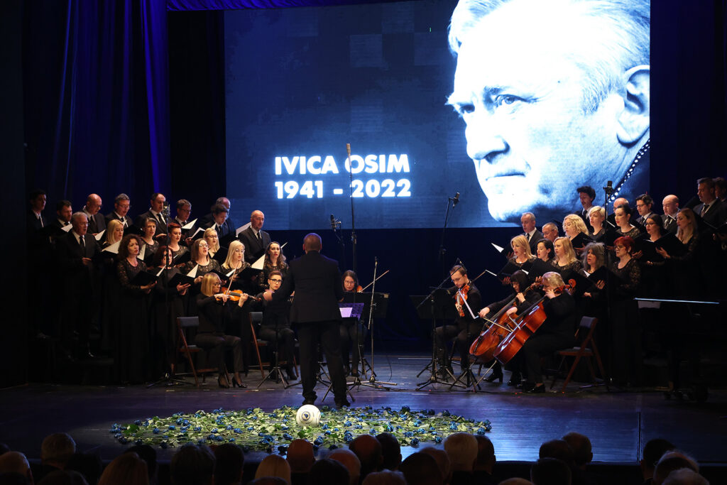 FOTO: Održana komemoracija Ivici Osimu, brojni prijatelji i sportske ličnosti se oprostile od Švabe